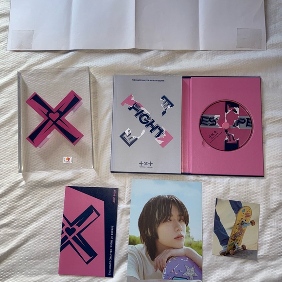 TOMORROW X TOGETHER The Chaos Chapter: ESCAPE version - Picture 2 of 5